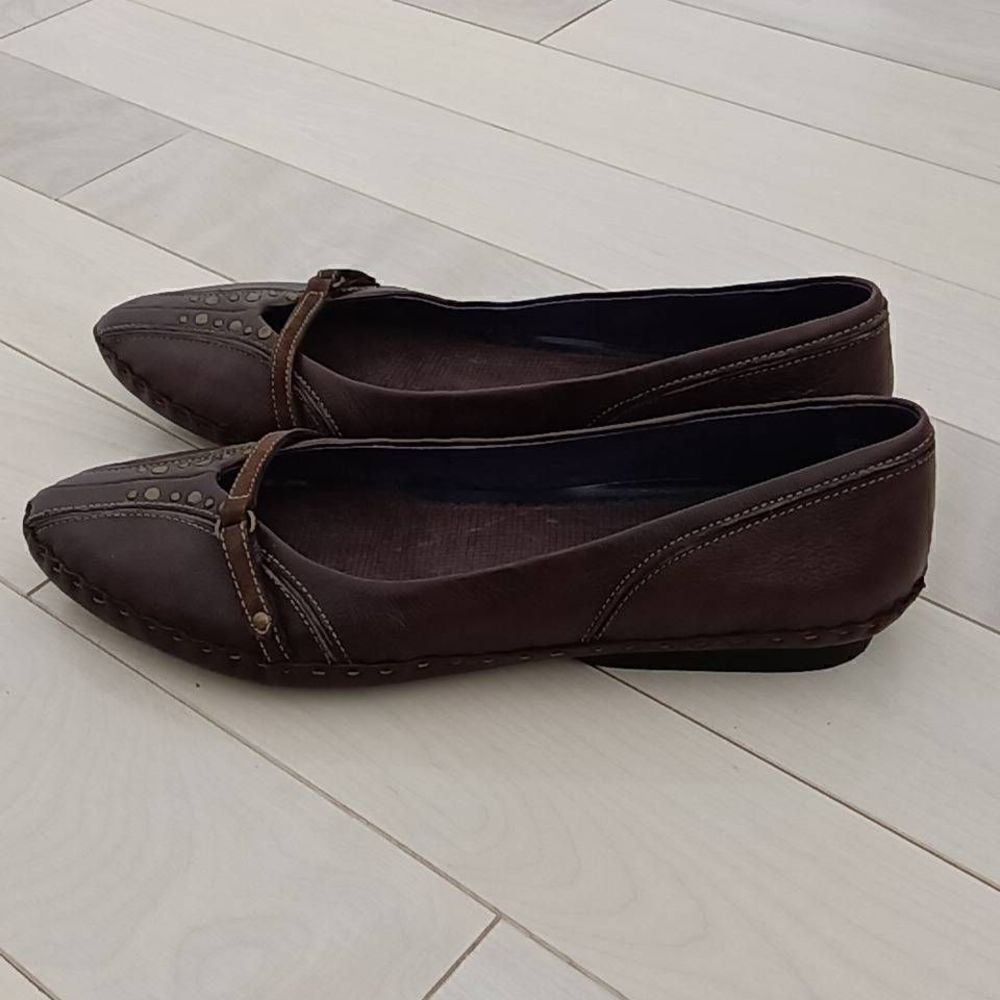 Indigo by Clarks Women's Brown Leather Pointed Toe Slip-On Loafers Size 8.5